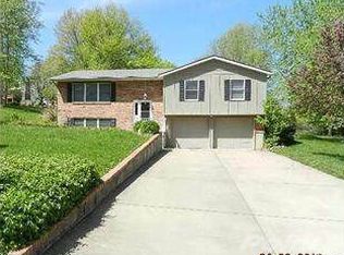 18 Oxford Dr, Washington, MO 63090
