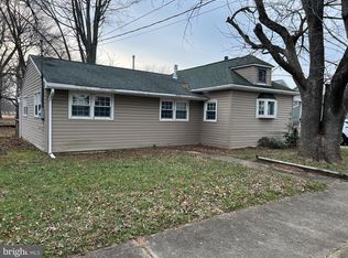 31 Lakeview Ave, Pennsville, NJ 08070