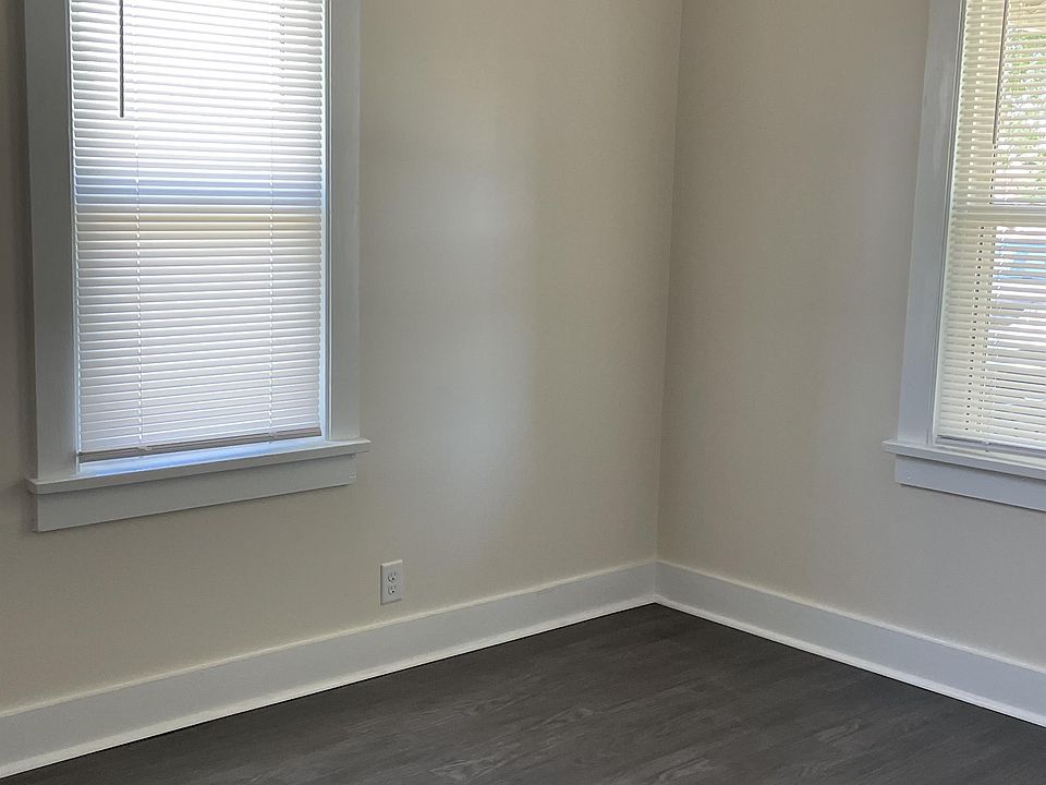 1245 N Center St, Hoisington, KS 67544 Zillow