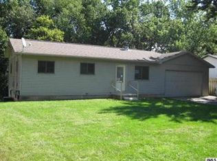 327 Crestbrook Cir, Jackson, MI 49203