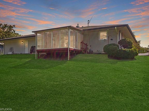 5th image of 1902 Oak Leaf Dr