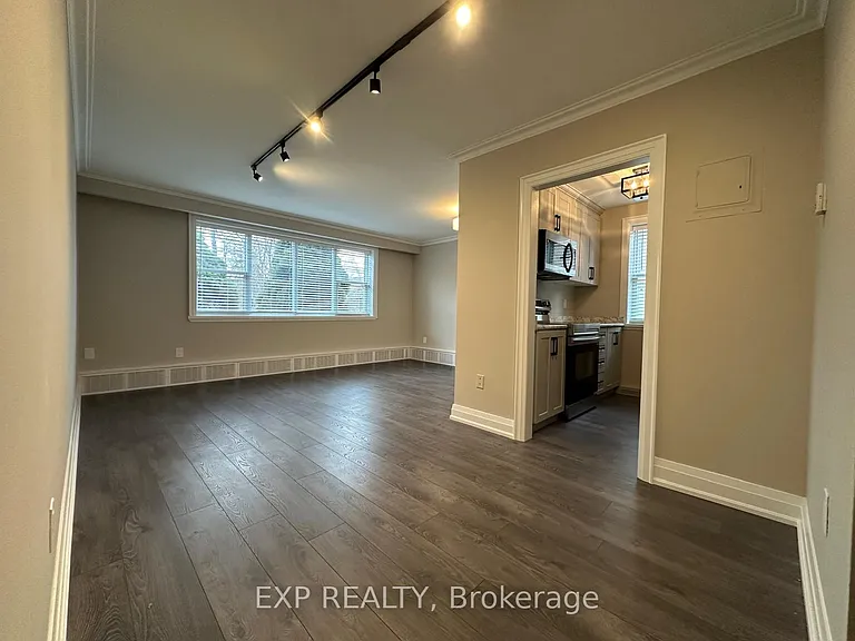 27 Paisley Blvd E #2 — Photo 4
