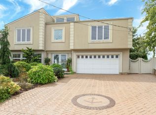 3070 Riverside Dr, Wantagh, NY 11793