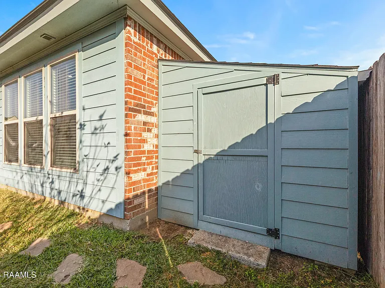 110 Olivewood Dr — Photo 40