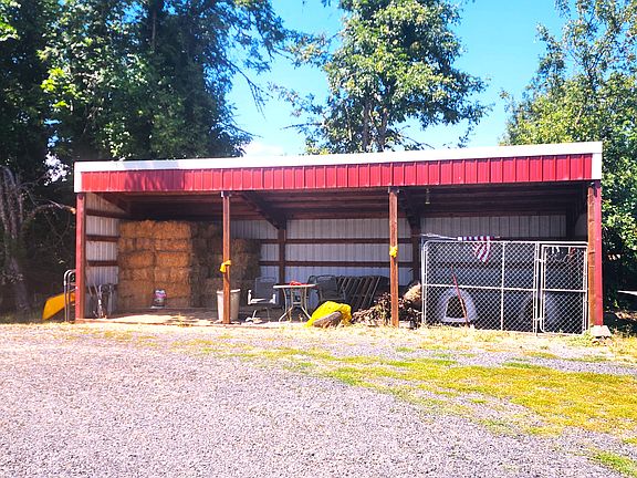 3rd image of 38717 Dexter Rd