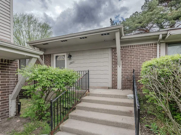 29637 Farmbrook Villa Ct, Southfield, MI 48034
