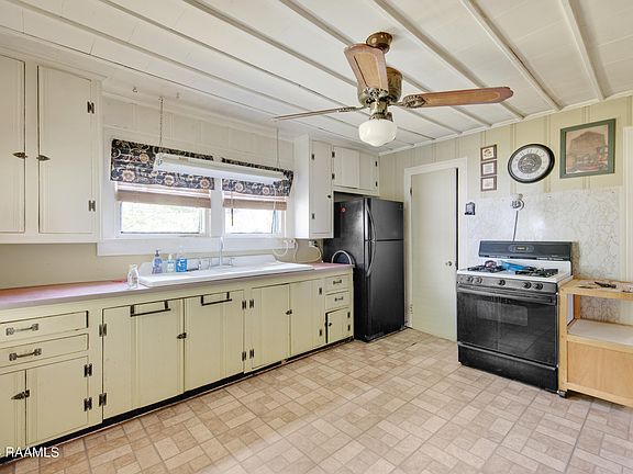 5th image of 221 Longview Dr