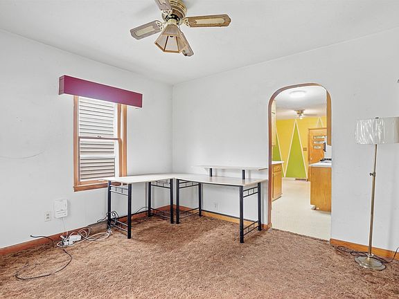 3rd image of 1014 W 6th St
