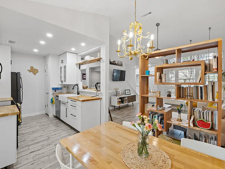 1015 E Yager Ln #115 — Photo 10