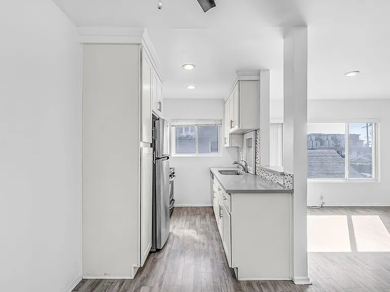 1016 Wilcox Ave — Photo 6