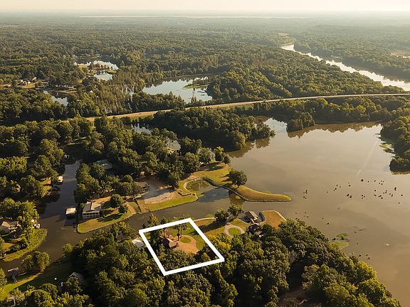 3rd image of 558 Humphries Cove