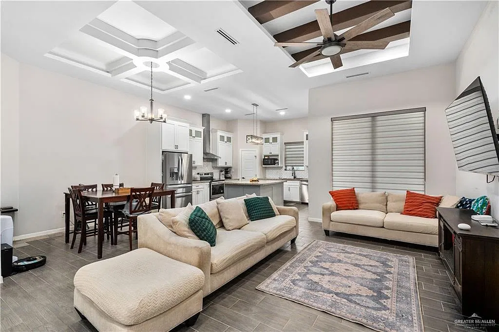 3 bed, 2.0 bath, 1620 sqft, $1,900 — Photo 2
