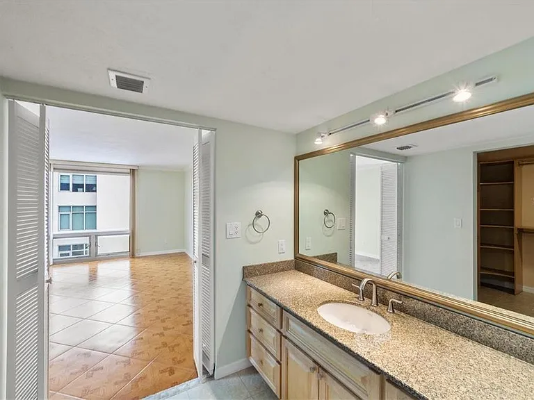 1111 N Gulfstream Ave #16C — Photo 21