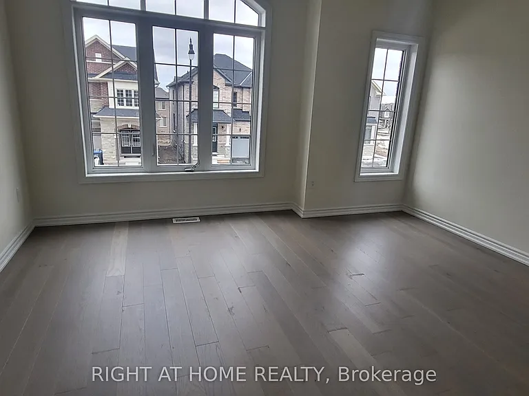 79 Eastman Dr N — Photo 17