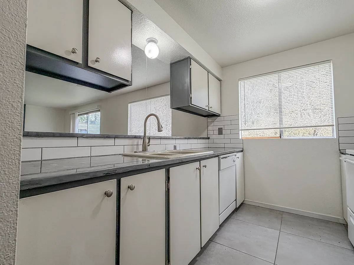 Building Photo - 20421 28th Ave W #C