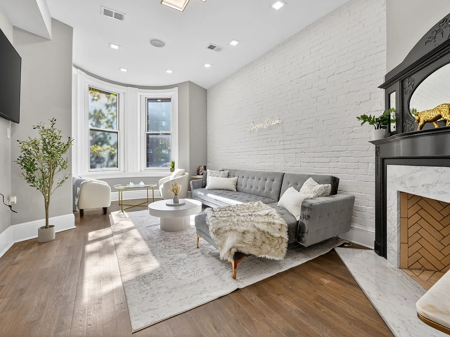 4 bed, 2.5 bath, 1576 sqft, $6,500 — Photo 1