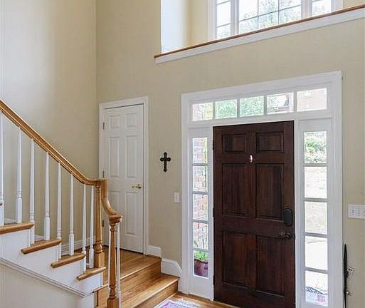 4th image of 547 Bristol Ln