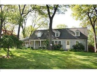2 Pleasant View Pl, Old Greenwich, CT 06870