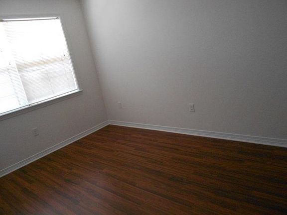 5th image of 3013 Lake Villa Dr APT A