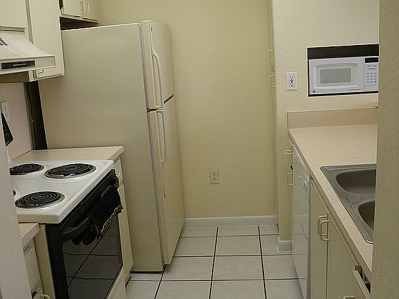 4th image of 7035 NW 186th St APT D508
