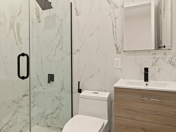 5th image of 724 Metropolitan Ave APT 3R