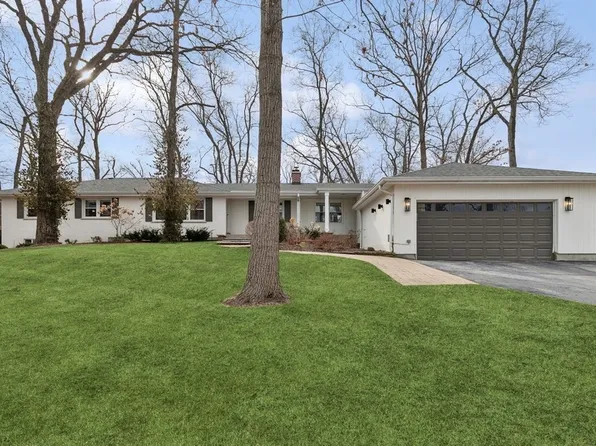 205 Ravine Forest Dr, Lake Bluff, IL 60044