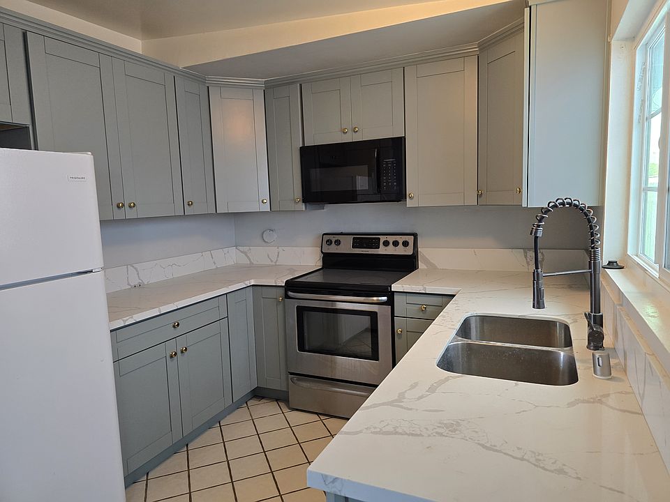 1st image of 4995 Dubois Dr