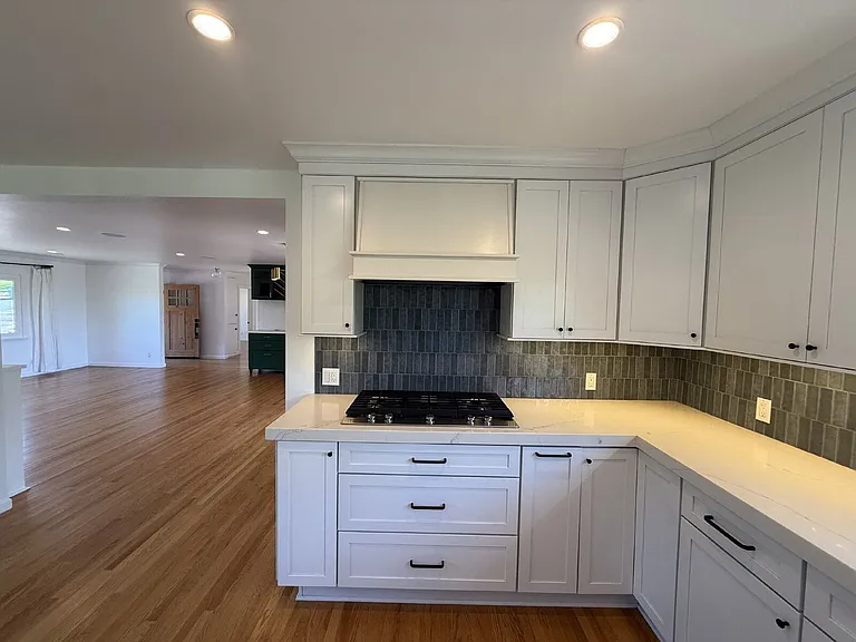 1401 Forest Ave — Photo 9