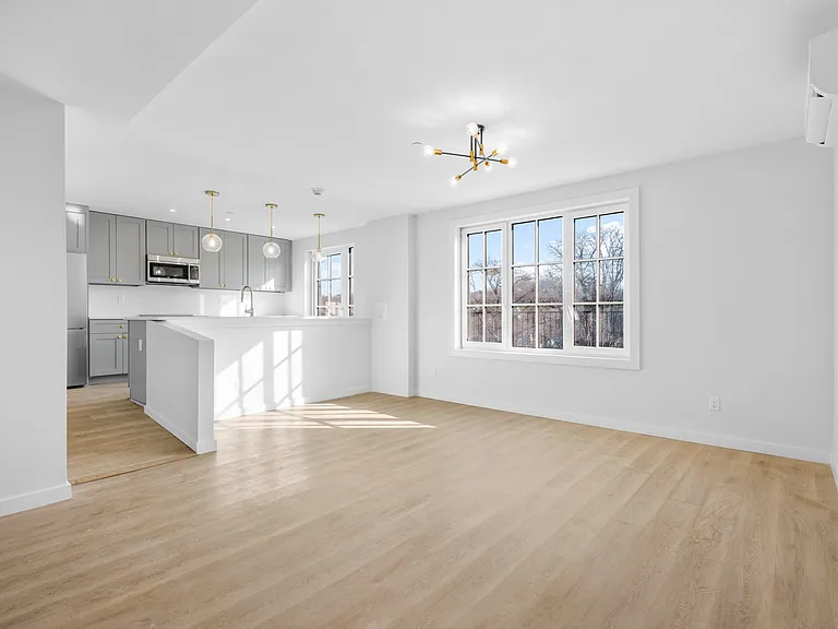 139 5th Ave #5A — Photo 4