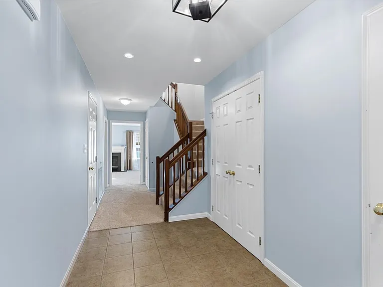 233 Thrush Dr — Photo 2