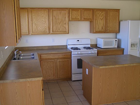 Kitchen bar sink