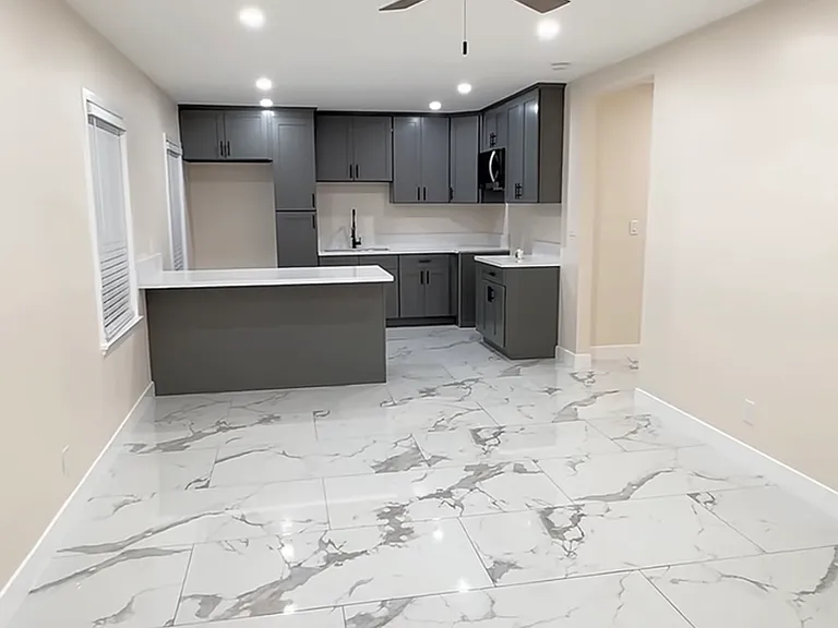 E Barry Dr — Photo 2