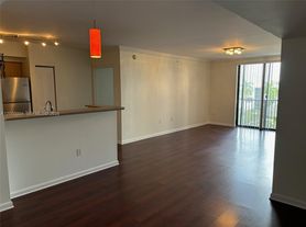1919 Van Buren St