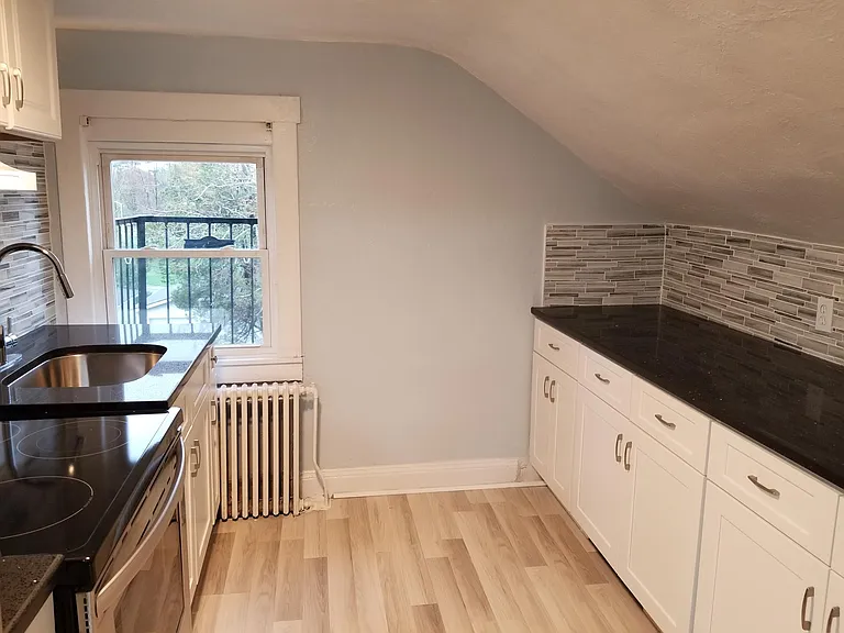 128 William St #3 — Photo 7