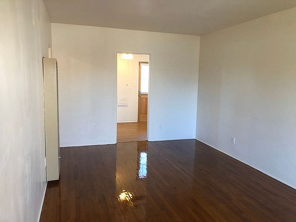 4th image of 4310-4326 35th St #4314