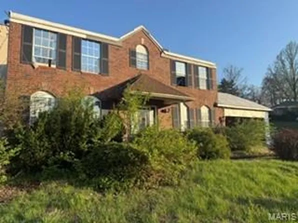 1100 La Roux Ct, Saint Louis, MO 63137