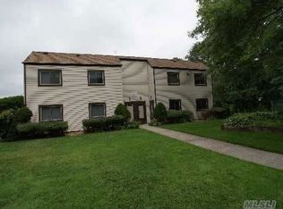 513 Lake Ct, Middle Island, NY 11953