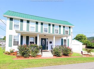 9 Valley St, Winfield, WV 25213