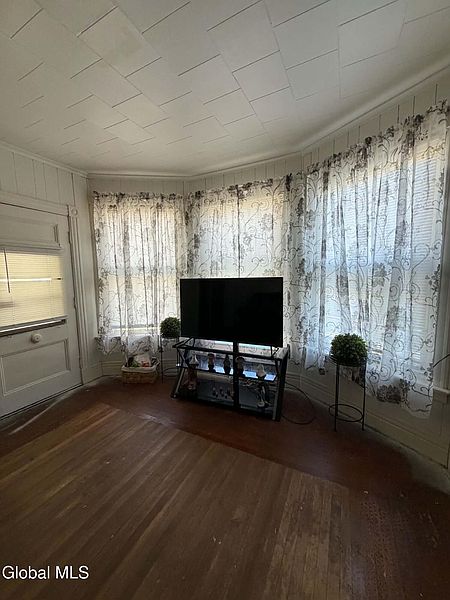 5th image of 327 E Main Street