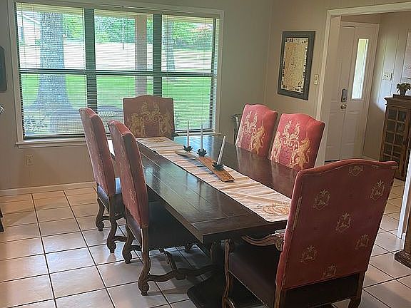 4th image of 574 Shady Creek Ln