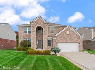 16147 Adelaide Dr, Macomb, MI 48044
