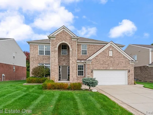16147 Adelaide Dr, Macomb, MI 48044