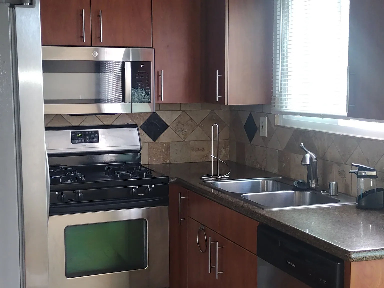 1 bed, 541 sqft, $2,300 — Photo 4