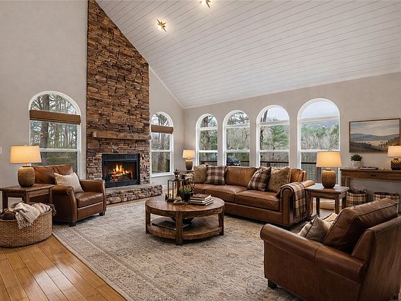 2nd image of 209 Falcon Crest Way