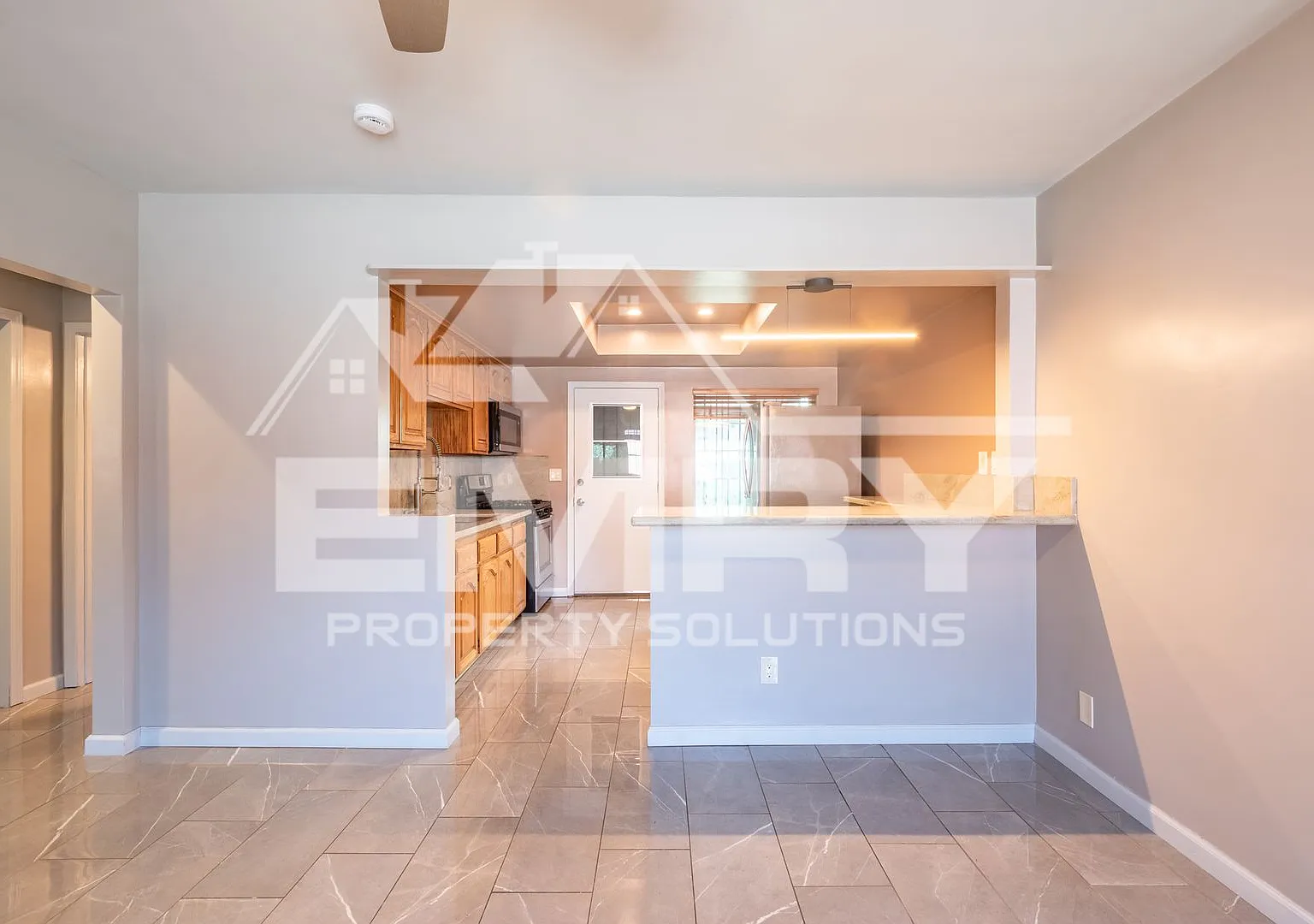 Fully Renovated 2 Bed 1 Bath for Rent in Cudahy Parking Included — Photo 2