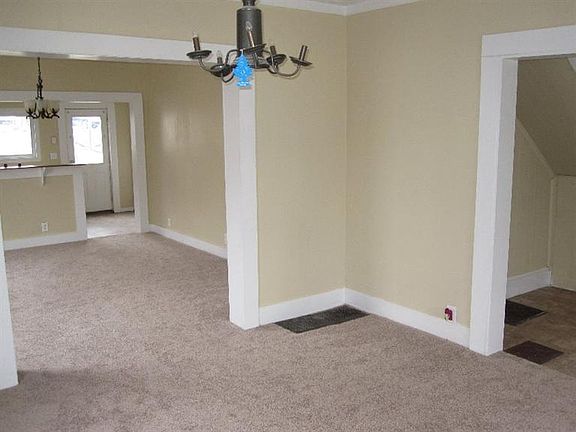 3rd image of 141 W Sugartree St