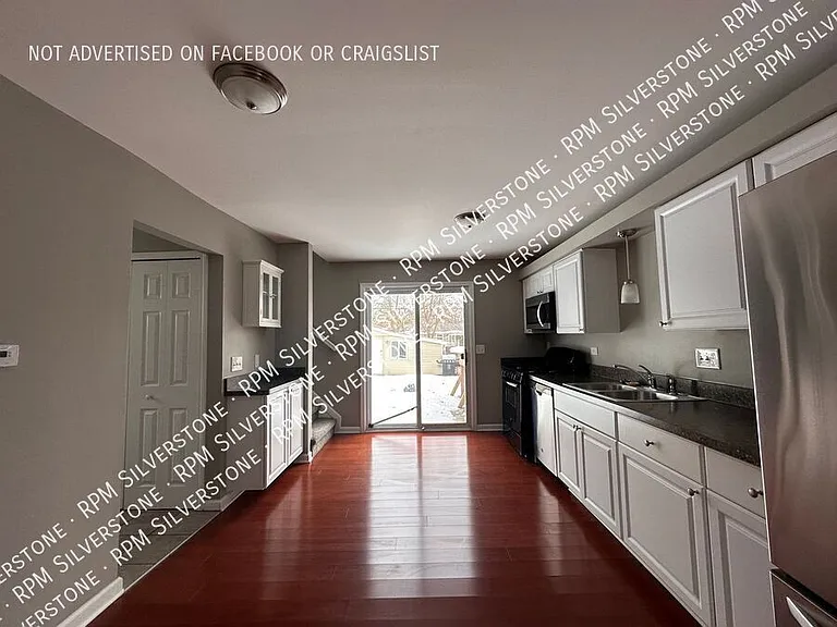3113 Emmons Ave — Photo 2