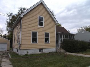 810 Dean St, Woodstock, IL 60098