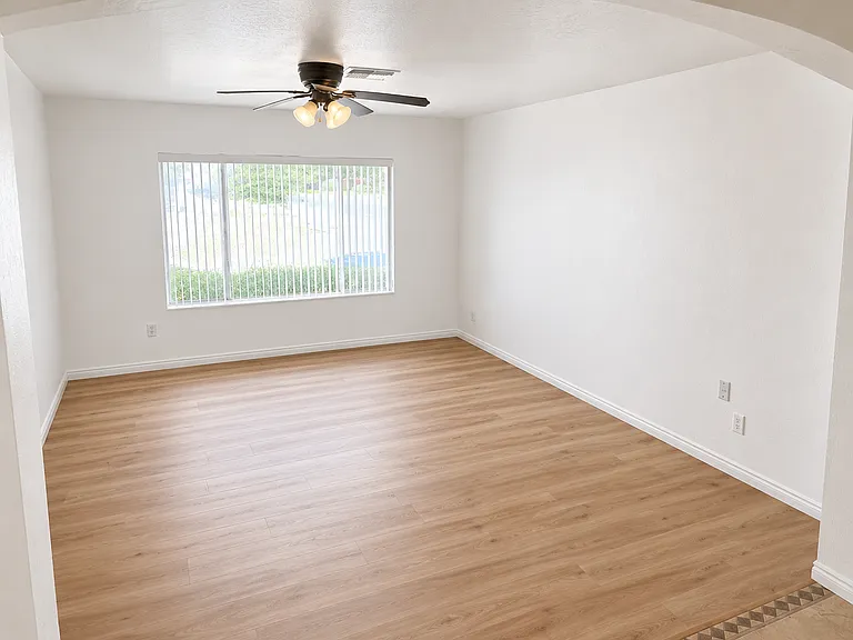 5918 S Clark Dr — Photo 6