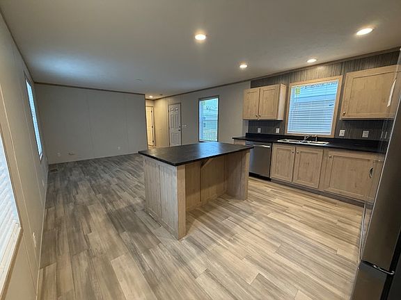 3rd image of 1012 S Lagrave St #43